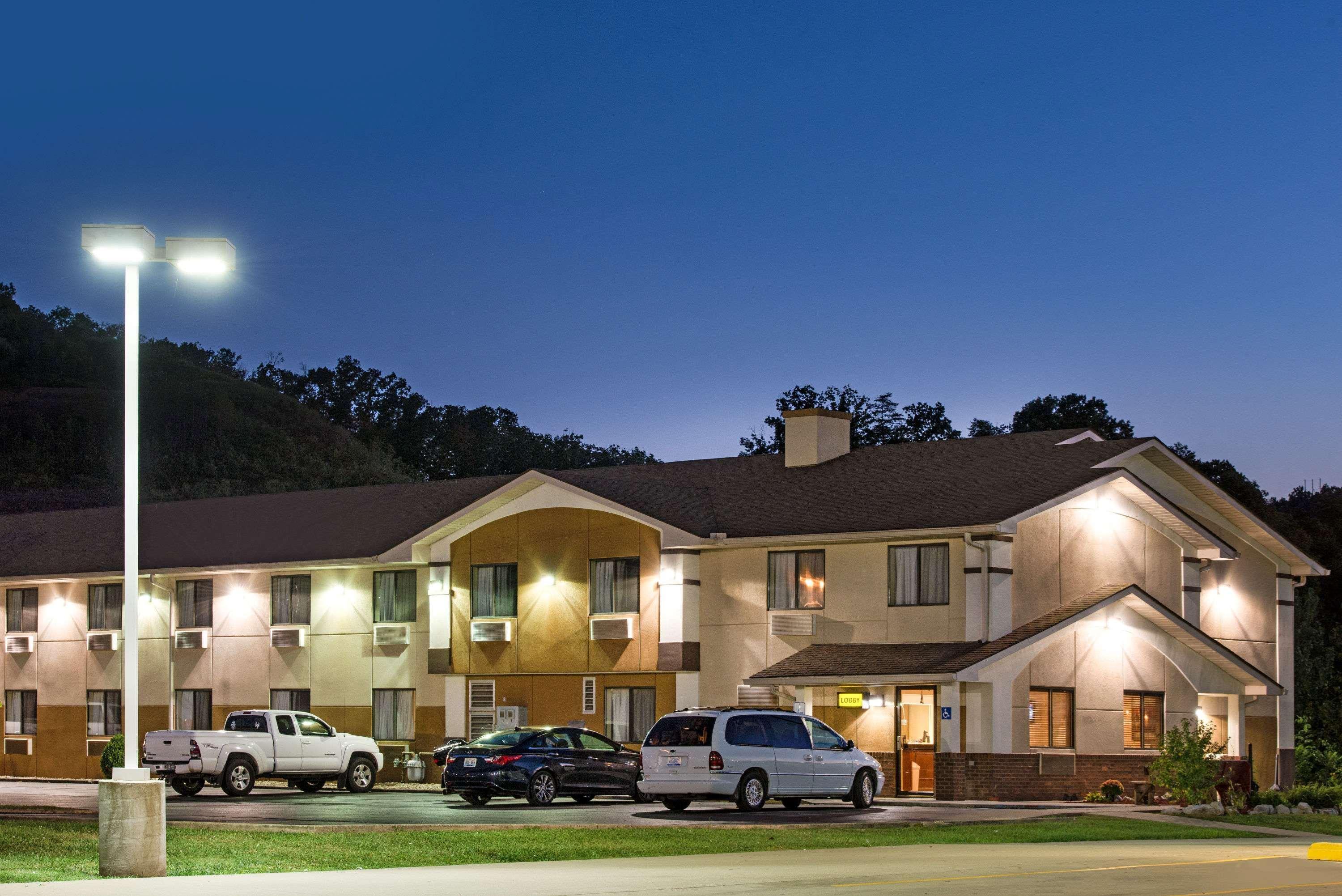Hotel Super 8 By Wyndham Ripley Exteriér fotografie